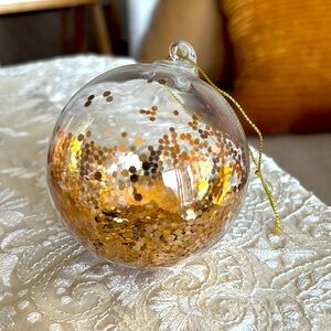 ✨Gold Glitter Holiday Glass Ornament✨✨✨